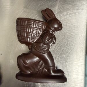 Lapin et son panier (14 cm) - 1 pièce